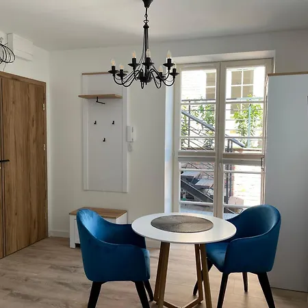 River House Apartment *