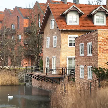 Apartment River House *