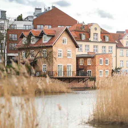 River House Apartment *
