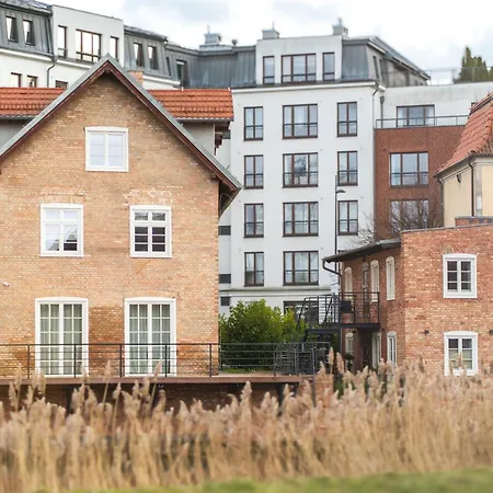 Apartment River House *